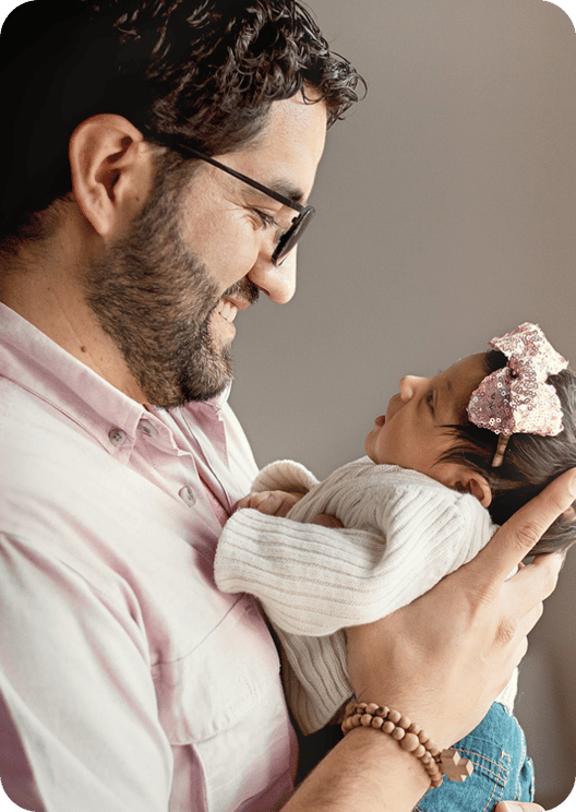 Hombre con bebe feliz Hombre con bebe feliz