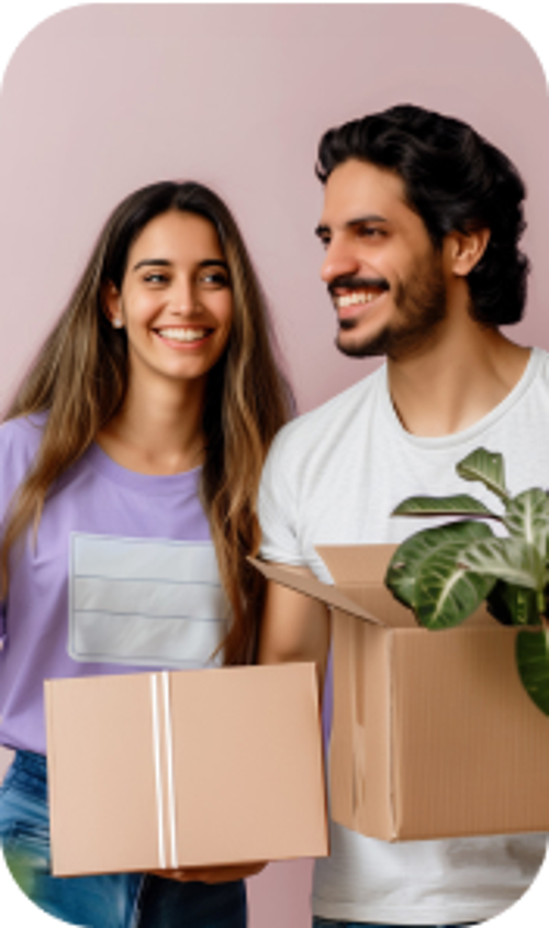 Pareja sosteniendo cajas