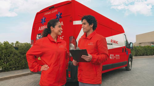 ride-img-salud-paramedicos-junto-ambulancia.jpg